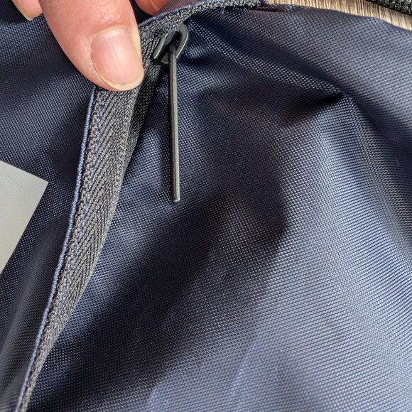 Adidas drawstring bag NEW - Picture 5 of 8